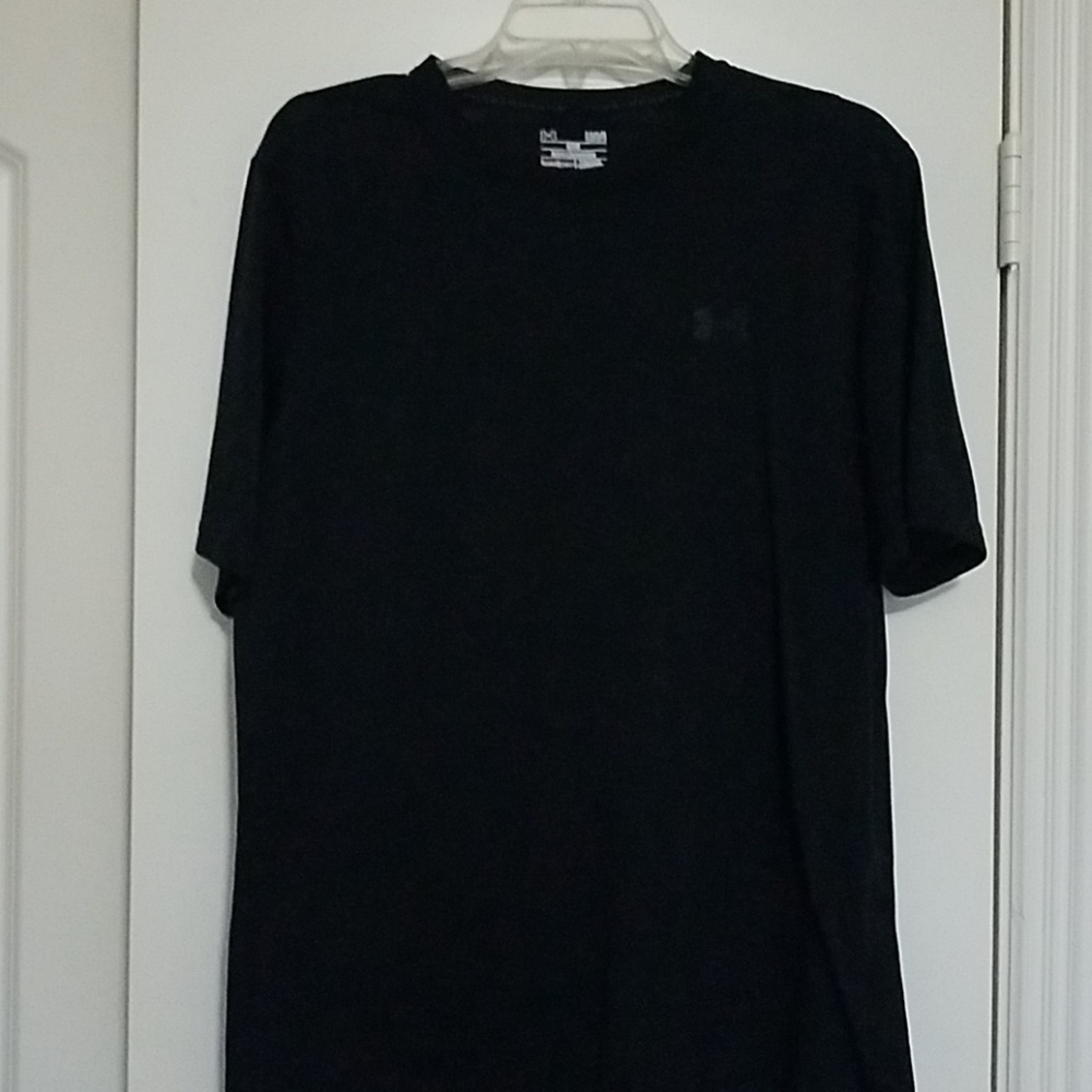 Under Armour black tshirt
